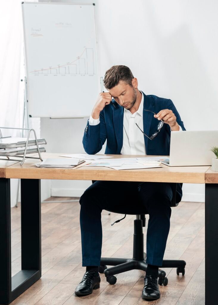 Frustrated user reading negative content and thinking of how to remove negative content